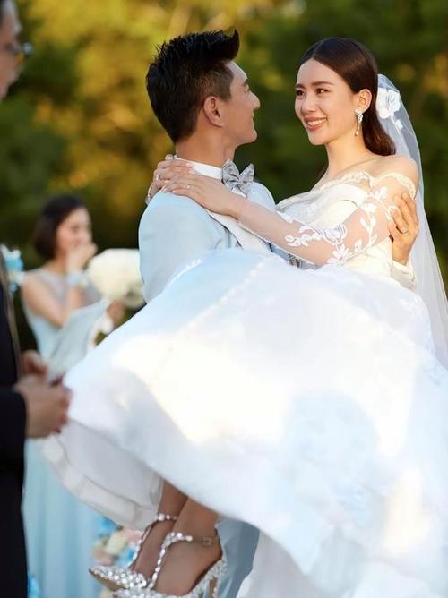 新澳2025今晚开奖结果和吴奇隆戴婚戒录综艺与吴奇隆戴婚戒录综艺 疑回应婚变传闻