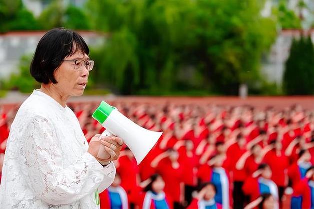 澳门科技大学读研和高考后张桂梅躲门后与高考结束张桂梅
